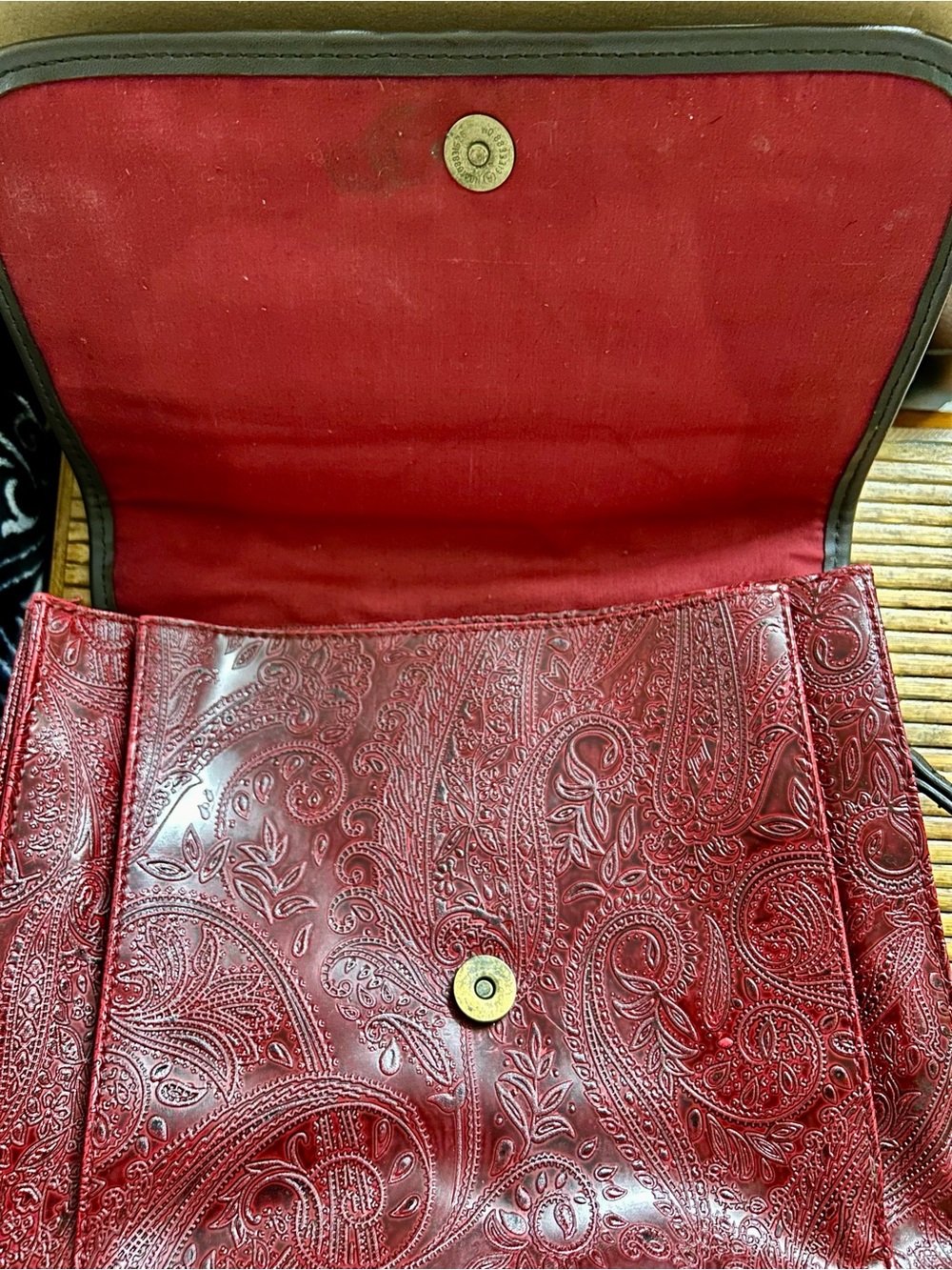 Relic Fossil Embossed Leather Shoulder Bag❤️🔥 - Picture 6 of 16
